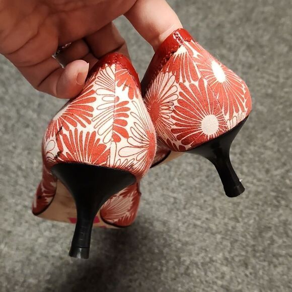 Antonio Melani Red Fabric Floral Bow Mary Jane Heels - Picture 4 of 6